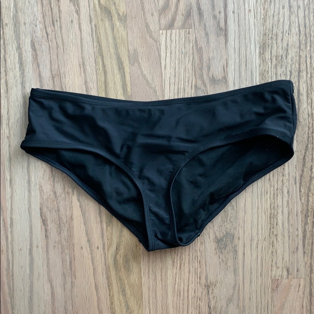 Full coverage black bikini bottoms. Medium